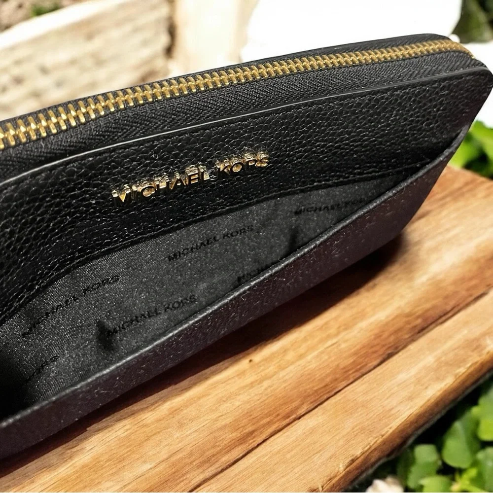 Michael Kors Black Pebbled Leather Mercer Zip Around Continental Wallet EUC - Picture 6 of 9